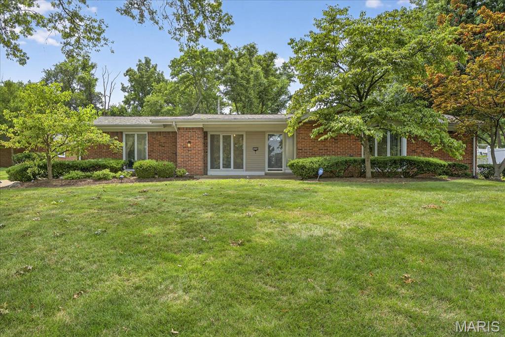 St Louis, Missouri 63132, United States, 4 Bedrooms Bedrooms, ,3 BathroomsBathrooms,Residential,Pending,182494