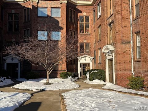 Tiny photo for 2017 S Grand Boulevard #304, St Louis, MO 63104 (MLS # 26009149)