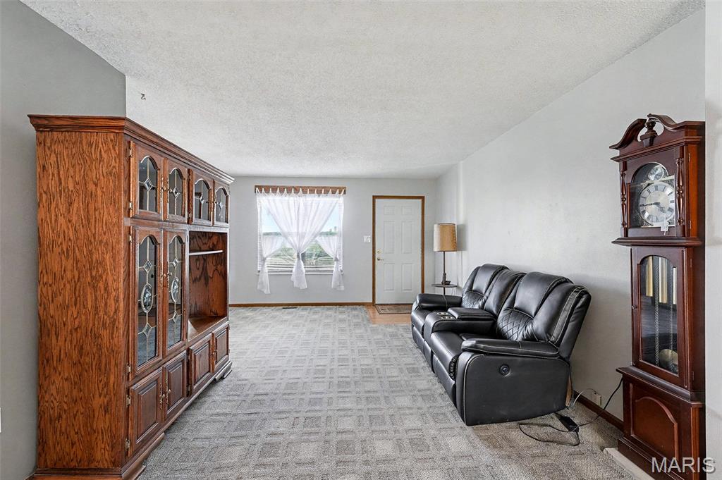 887 Woodridge Drive