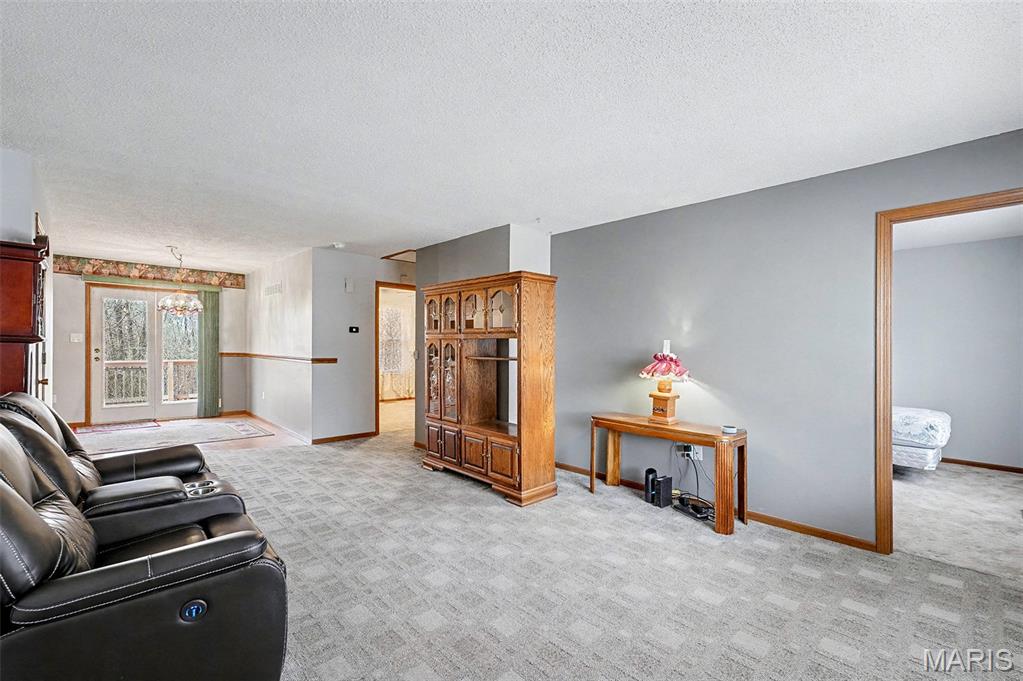 887 Woodridge Drive