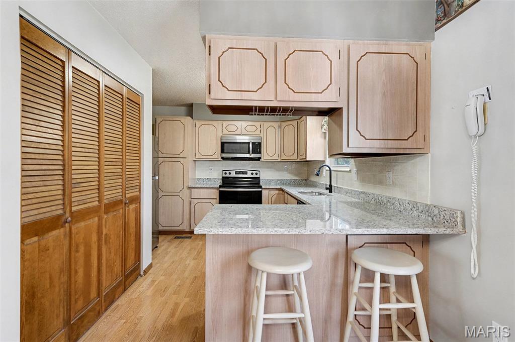 887 Woodridge Drive