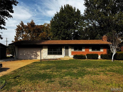 Photo of 3645 Eileen Ann Drive, St Louis, MO 63129 (MLS # 26069621)