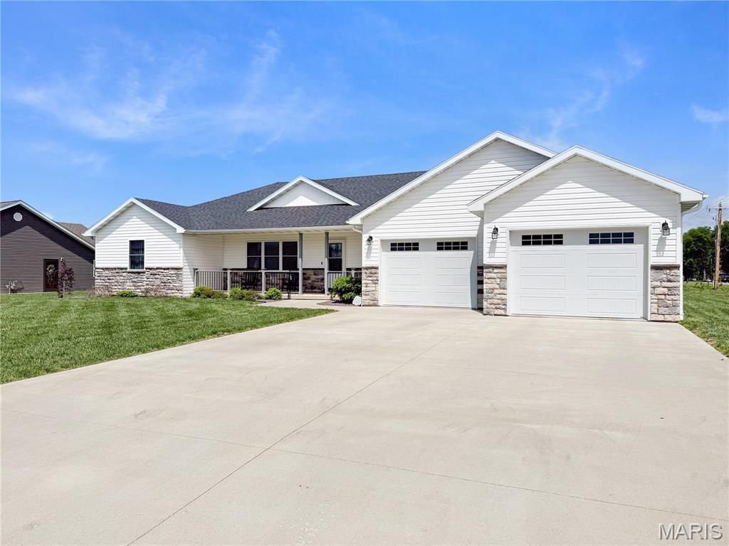 Photo of 106 Janet Trail, Palmyra, MO 63461 (MLS # 26025846)