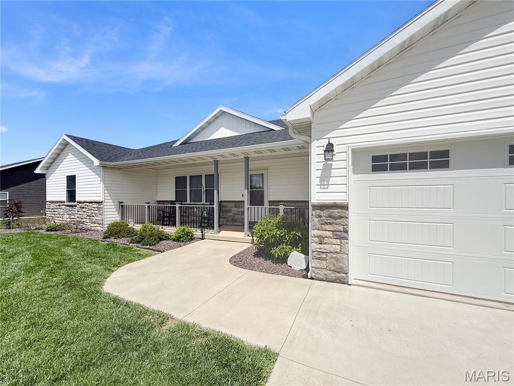 Photo of 106 Janet Trail, Palmyra, MO 63461 (MLS # 26025846)
