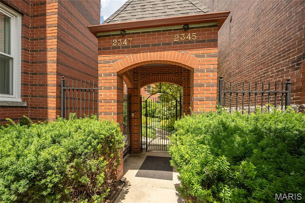 Photo of 2347 Park Avenue #D, St Louis, MO 63104 (MLS # 26057202)