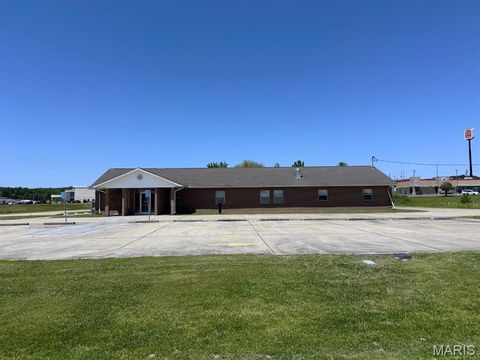 Tiny photo for 910 Nina Street, Dexter, MO 63841 (MLS # 26030465)