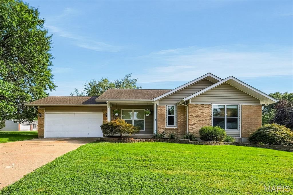 Photo of 201 Clearwood Court, St Peters, MO 63376 (MLS # 26033605)