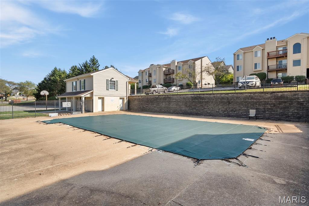 Sandalwood Creek Condo Ph Four- - Residential