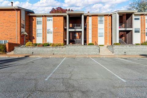 Tiny photo for 1949 Hunting Lake Court #304, Kirkwood, MO 63122 (MLS # 25076654)