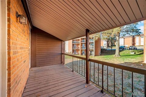 Tiny photo for 1949 Hunting Lake Court #304, Kirkwood, MO 63122 (MLS # 25076654)