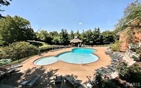 Tiny photo for 1949 Hunting Lake Court #304, Kirkwood, MO 63122 (MLS # 25076654)