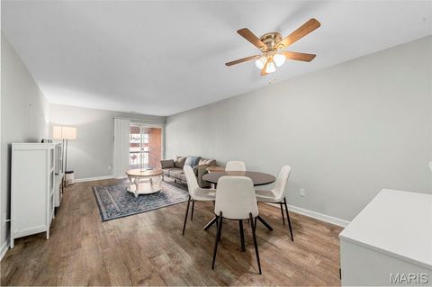 Tiny photo for 1949 Hunting Lake Court #304, Kirkwood, MO 63122 (MLS # 25076654)