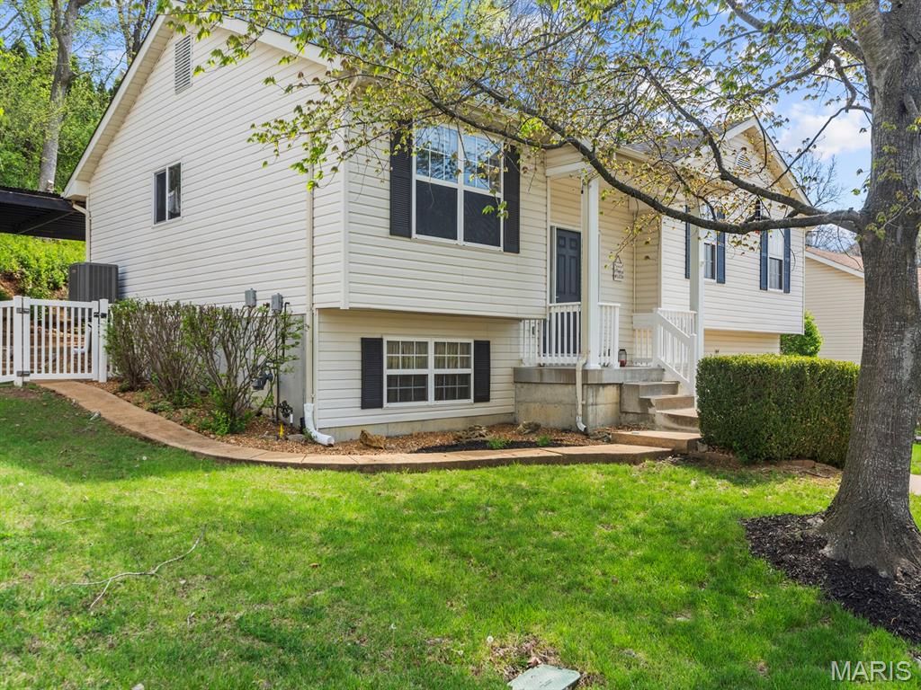 Photo of 164 Keystone Drive, Fenton, MO 63026 (MLS # 26018683)