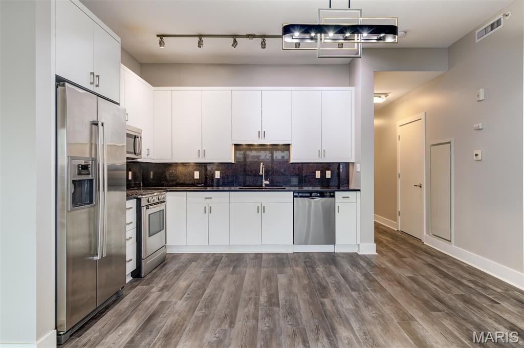 9 N Euclid Avenue 302