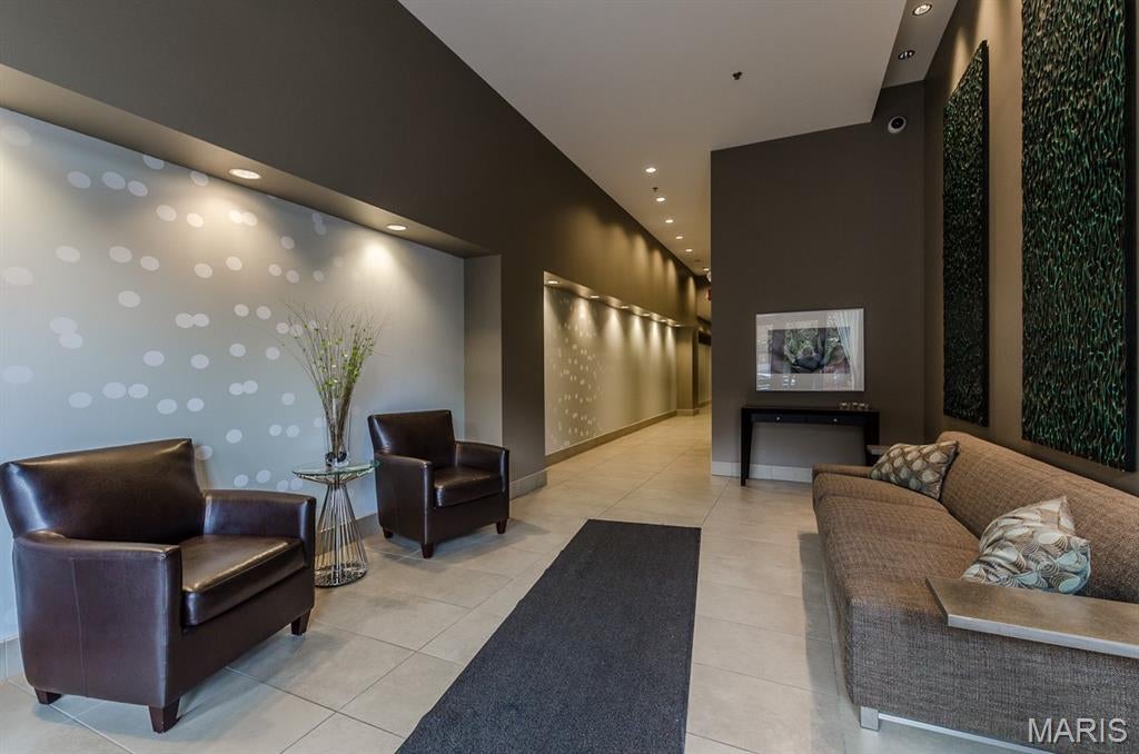 9 N Euclid Avenue 302