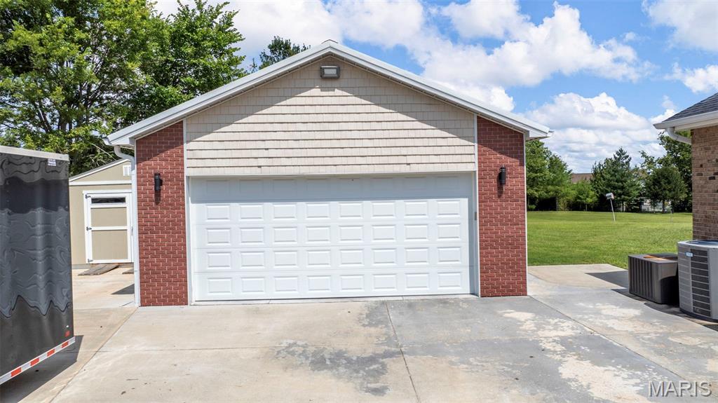 113 Roy Lane