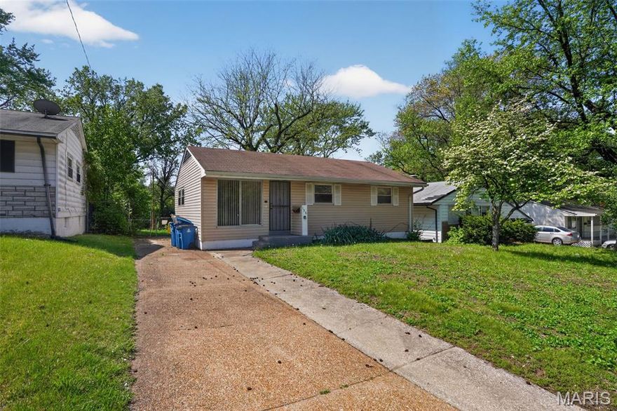 Welcome to this charming one-story home in St. Louis featuring 3 bedrooms and 1 full bath. This home offers a comfortable, easy-living layout with inviting living spaces and plenty of natural light throughout. The kitchen provides ample cabinet space and flows into the dining area, perfect for everyday meals or entertaining. Enjoy the convenience of single-level living along with a spacious yard ideal for relaxing or outdoor activities. Conveniently located near shopping, dining, schools, and major highways, this home is a great opportunity for homeowners or investors alike!