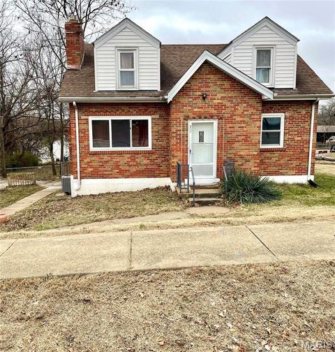 165 Reading Avenue Maryland Heights MO 63043