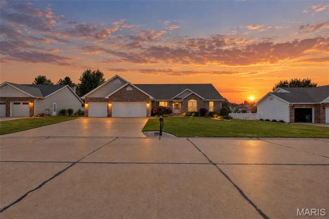 Photo of 1805 Summerfield Lane, Godfrey, IL 62035 (MLS # 26061238)