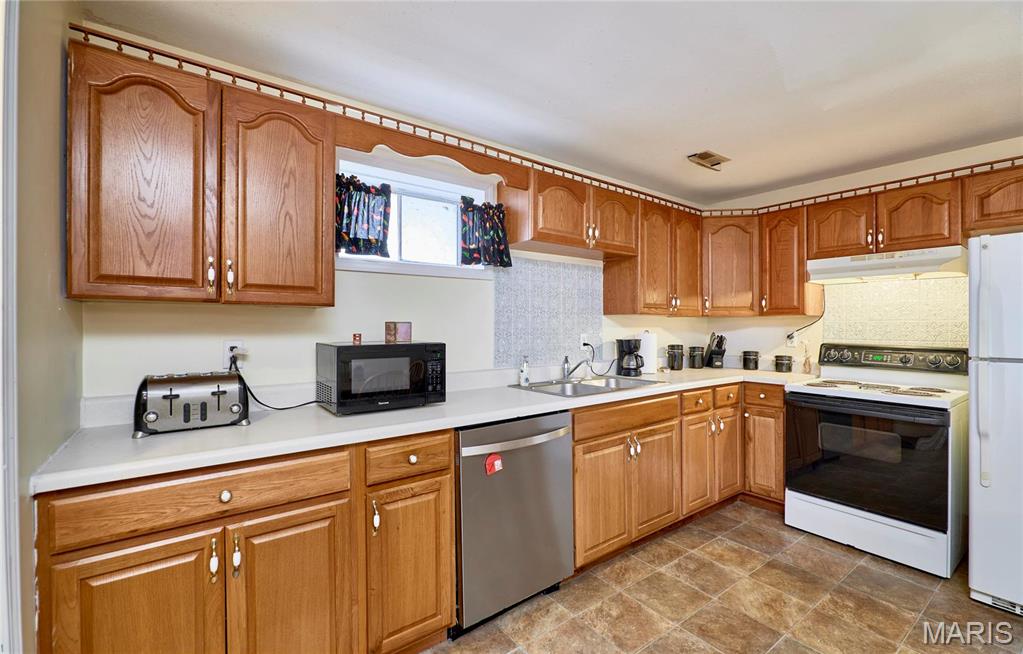 Clarksville, Missouri 63336, United States, 4 Bedrooms Bedrooms, ,2 BathroomsBathrooms,Residential,Active,141050