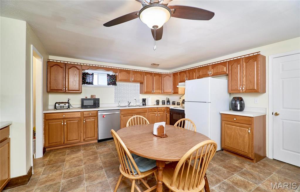 Clarksville, Missouri 63336, United States, 4 Bedrooms Bedrooms, ,2 BathroomsBathrooms,Residential,Active,141050