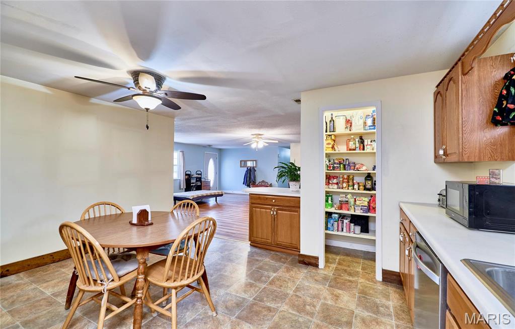 Clarksville, Missouri 63336, United States, 4 Bedrooms Bedrooms, ,2 BathroomsBathrooms,Residential,Active,141050