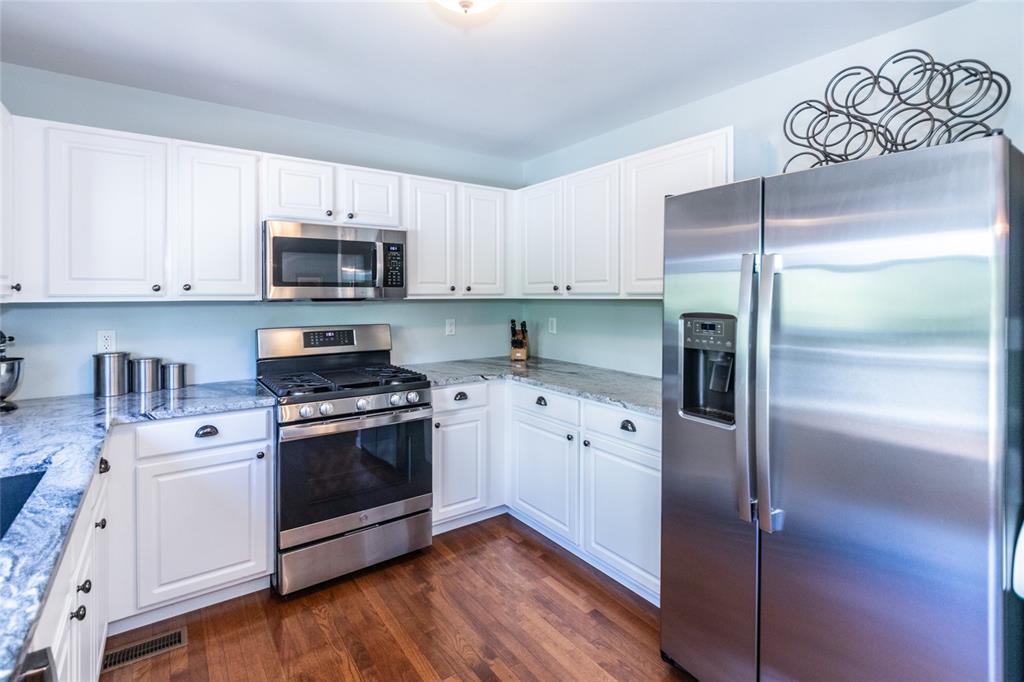 Manchester, Missouri 63088, United States, 3 Bedrooms Bedrooms, ,3 BathroomsBathrooms,Residential,Pending,135823