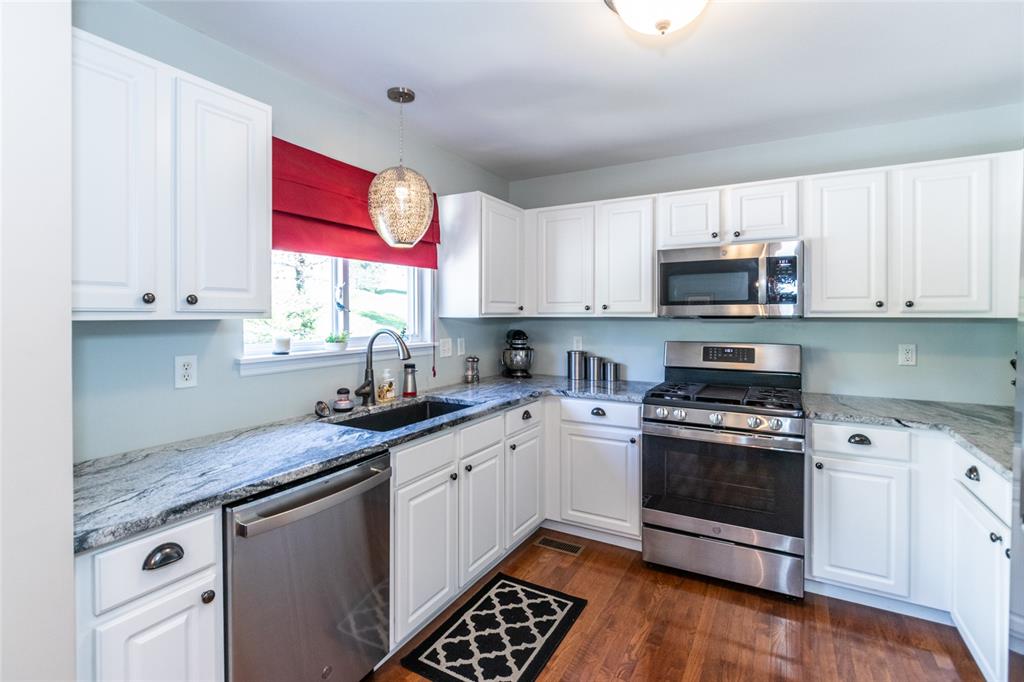 Manchester, Missouri 63088, United States, 3 Bedrooms Bedrooms, ,3 BathroomsBathrooms,Residential,Pending,135823