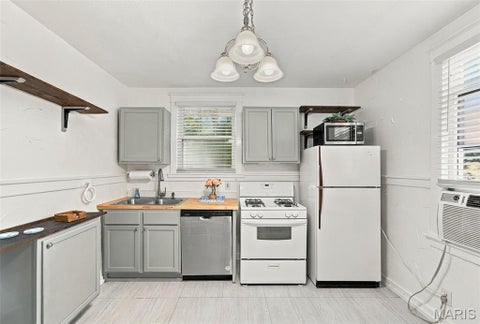 Tiny photo for 99 Sandau Avenue, Webster Groves, MO 63119 (MLS # 26064027)