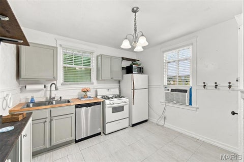 Tiny photo for 99 Sandau Avenue, Webster Groves, MO 63119 (MLS # 26064027)