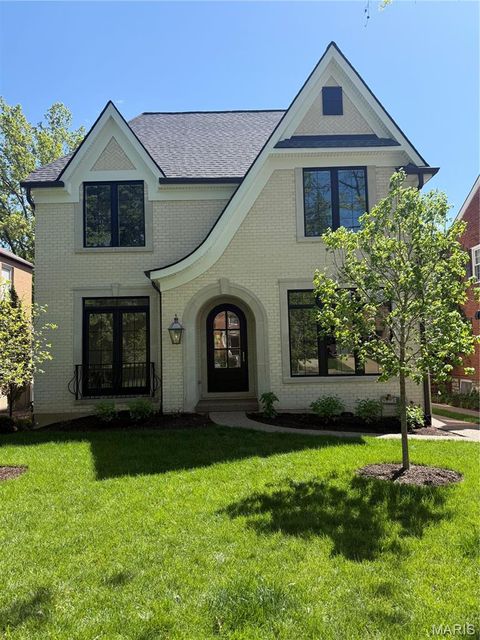 Photo of 8136 University Drive, Clayton, MO 63105 (MLS # 26024054)