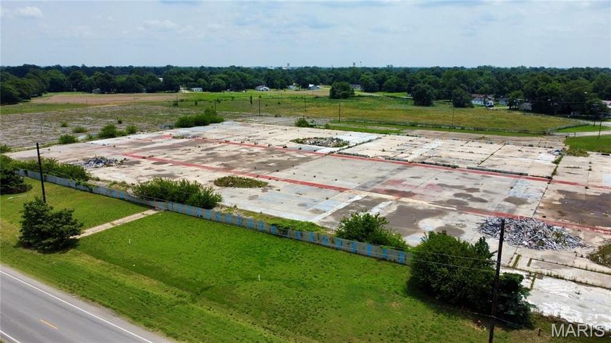 28 acres of prime vacant commercial land offering exceptional potential for development. This tax-exempt property provides a rare opportunity for investors, businesses, or developers seeking flexibility and long-term value. With ample space and endless possibilities—ranging from retail and industrial use to mixed-use projects—this property is ready to bring your vision to life. Don’t miss out on this unique investment opportunity.