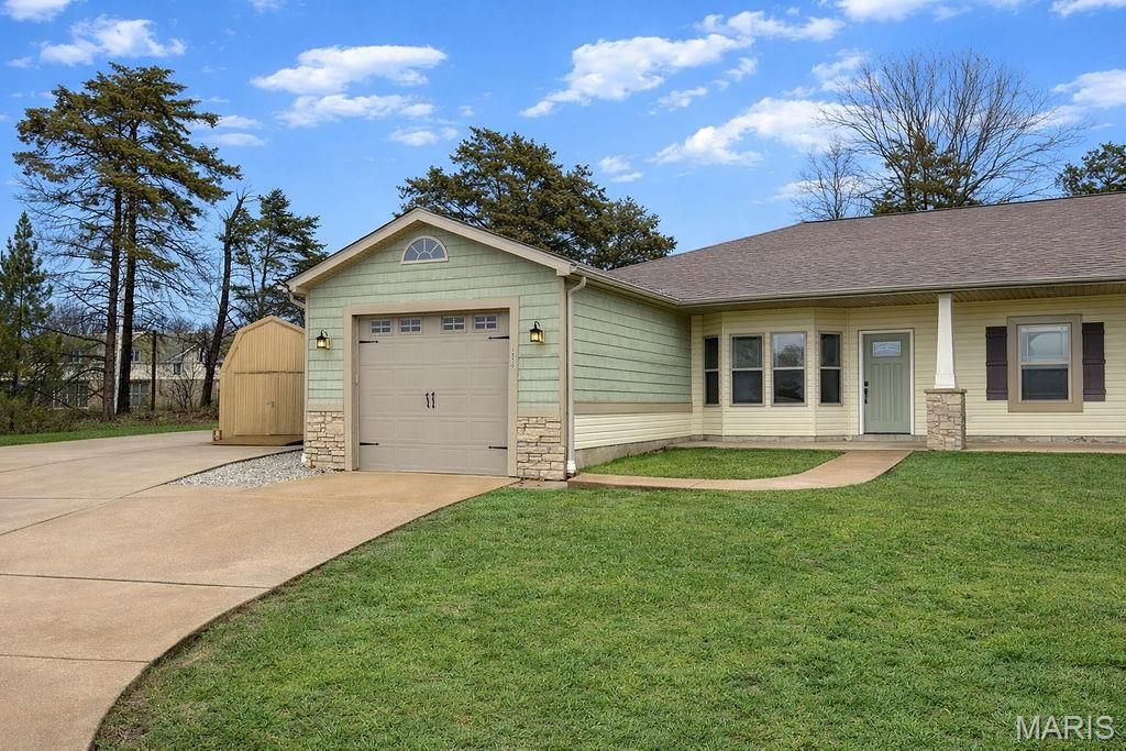Photo of 1510 Villa Drive, De Soto, MO 63020 (MLS # 26013042)
