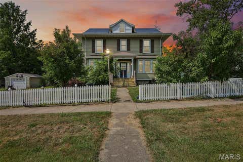 Photo of 615 W Tremont Street, Hillsboro, IL 62049 (MLS # 26046755)