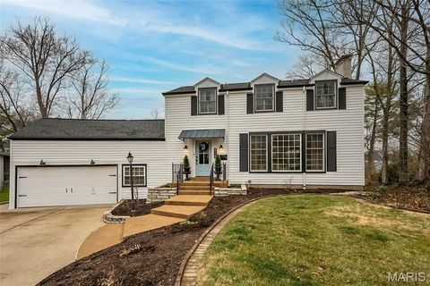 Photo of 815 Brookside Drive, Glendale, MO 63122 (MLS # 26008437)