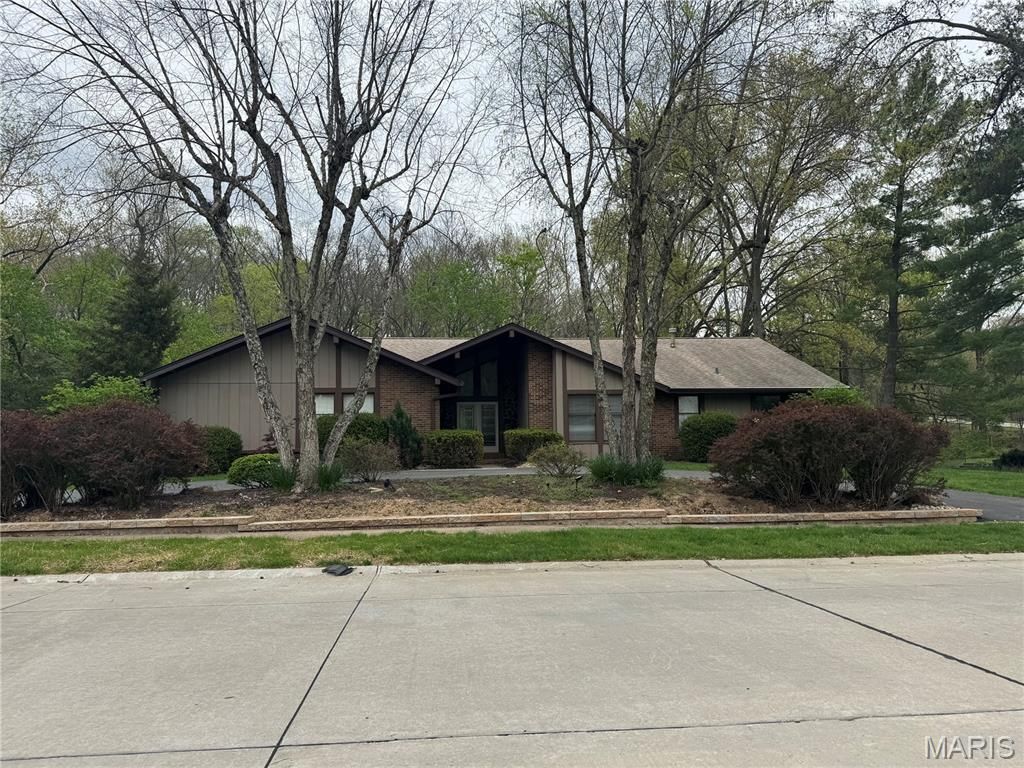 Photo of 15192 Isleview Drive, Chesterfield, MO 63017 (MLS # 26021403)