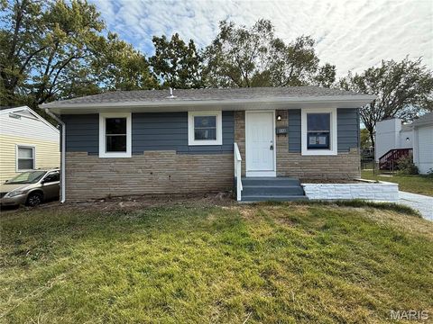 Photo of 448 Lancashire Road, St Louis, MO 63137 (MLS # 25070146)