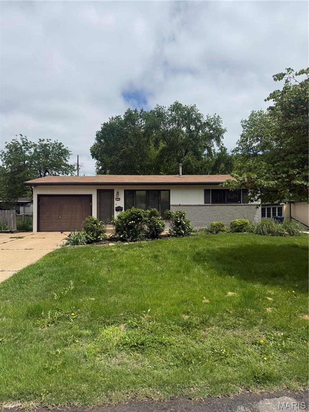 Photo of 1125 Florland Drive, Florissant, MO 63031 (MLS # 26026002)