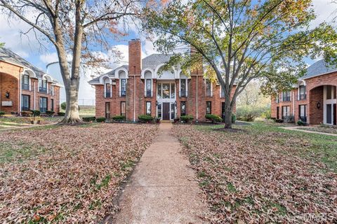 Photo of 916 Claytonbrook Drive #1, Ballwin, MO 63011 (MLS # 26011088)