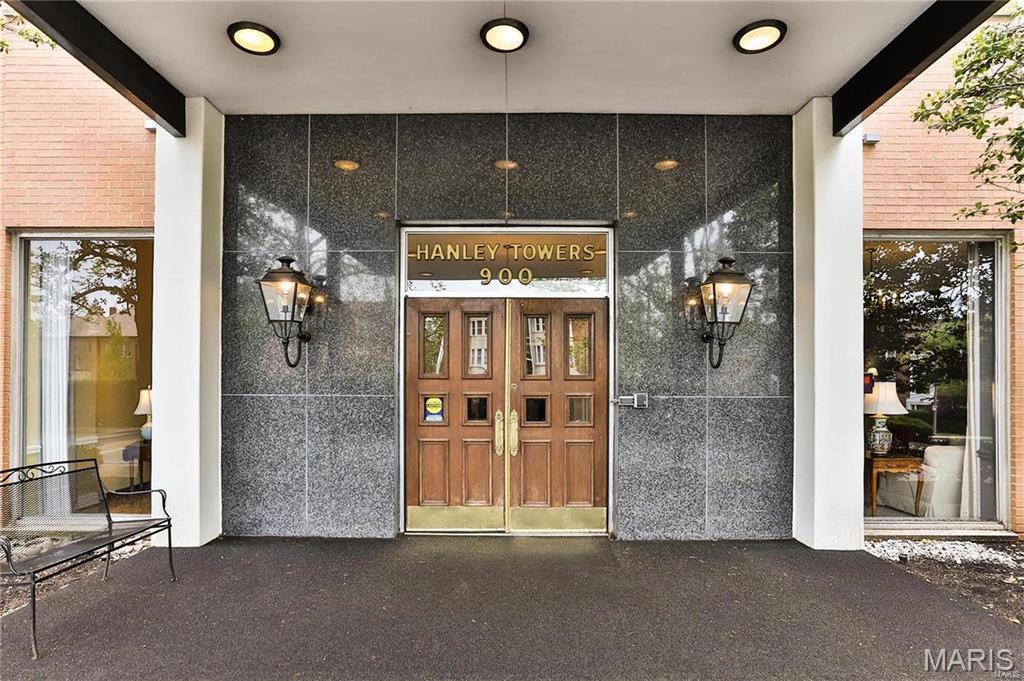 900 S Hanley Road 15E