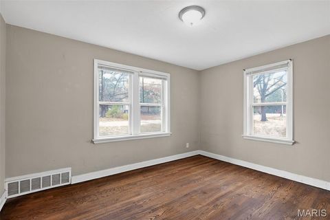 Tiny photo for 33 S Schlueter Avenue, St Louis, MO 63135 (MLS # 25077645)