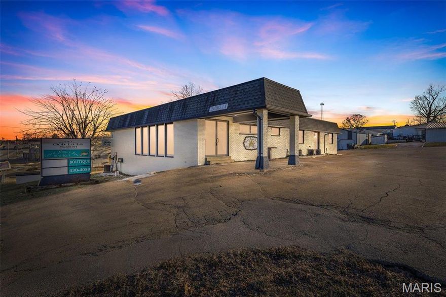 Prime commercial opportunity in Park Hills! This versatile building features an open main level with two bathrooms, perfect for a variety of uses. The lower level offers three office spaces, each with its own bathroom and private entrance, providing flexibility for tenants or business operations. Located in a high-traffic area with ample parking, this property is ideal for a mixed office setup, spa, or wellness center. Endless possibilities in a prime location! Location: High Traffic