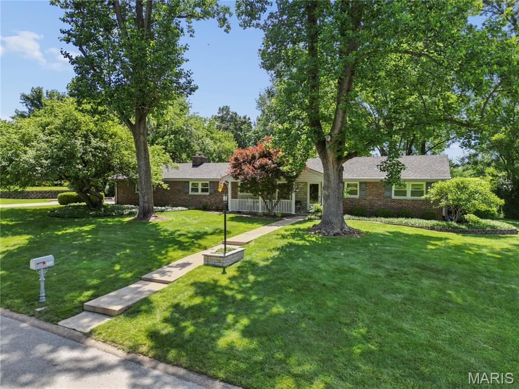 Photo 1 of 38 — 527 Fairways Circle, Creve Coeur, MO 63141