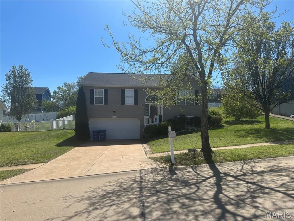 Photo of 3094 Valley Oaks Drive, Imperial, MO 63052 (MLS # 26016256)