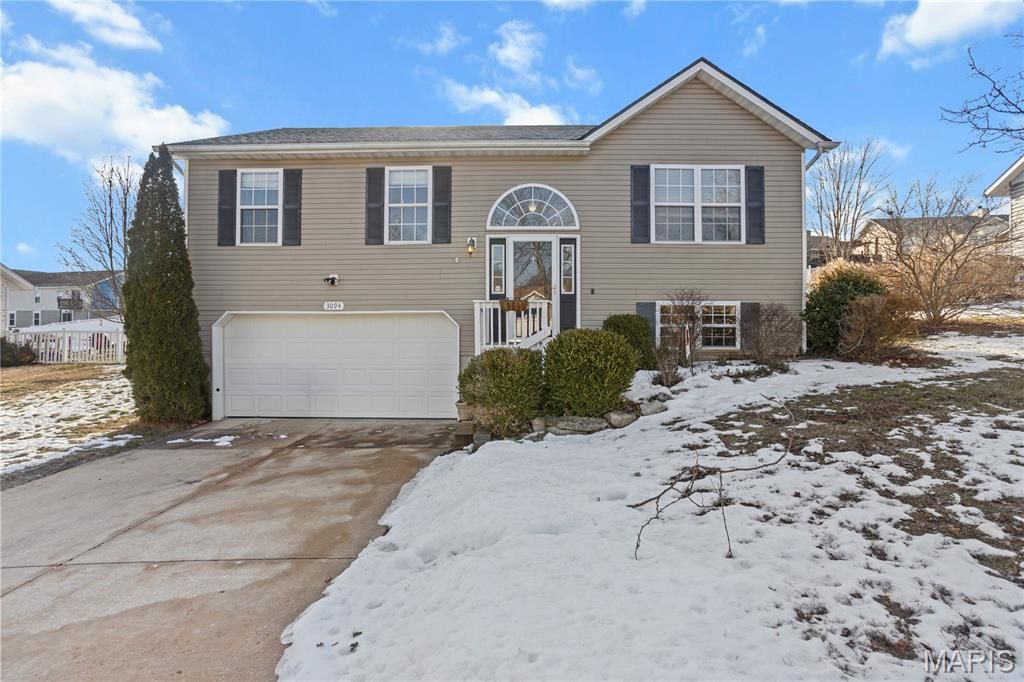 Photo of 3094 Valley Oaks Drive, Imperial, MO 63052 (MLS # 26016256)