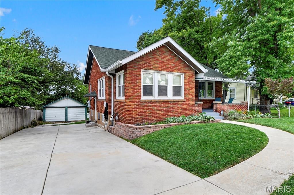 3215 Fee Fee Road