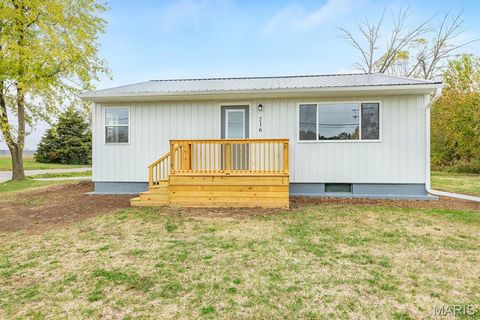 716 S Hickory Street Bunker Hill IL 62014