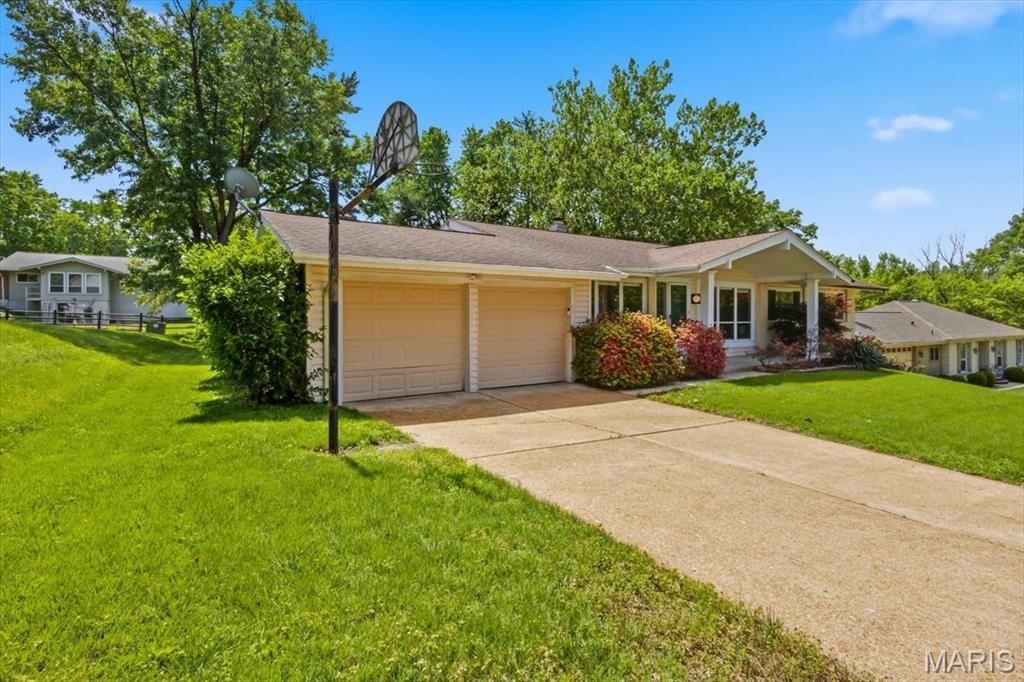 Photo of 814 Phaeton Drive, Manchester, MO 63021 (MLS # 26025736)