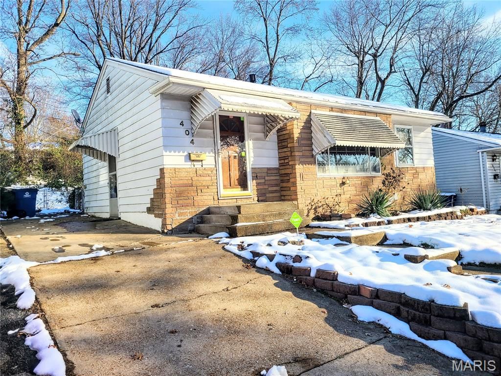 Photo of 404 Ballman Avenue, St Louis, MO 63135 (MLS # 25079811)