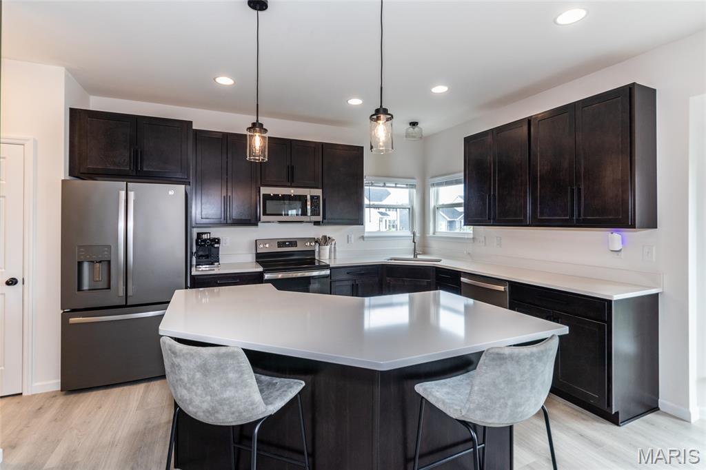 St Charles, Missouri 63301, United States, 4 Bedrooms Bedrooms, ,3 BathroomsBathrooms,Residential,Active,197064